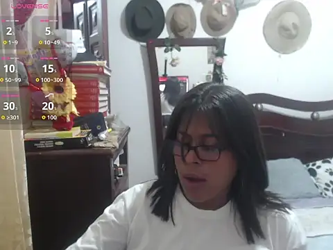 Snapshot of Caprichosa-39 chatting on February 19, 2026, 1:24 am Caprichosa-39 online show from February 19, 2026, 1:24 am