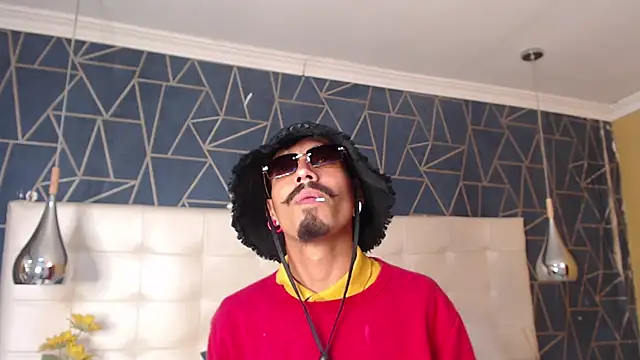 NoaahTylor online show from February 15, 2026, 7:02 pm