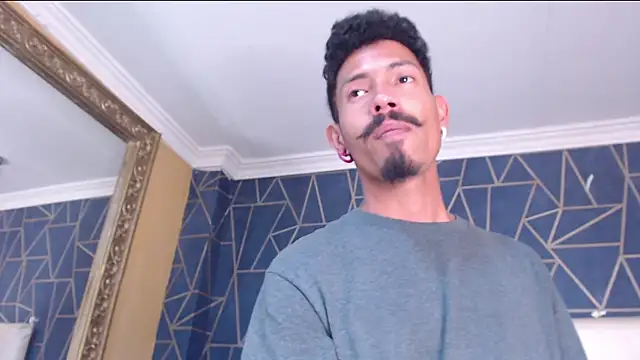 NoaahTylor online show from February 18, 2026, 8:05 pm