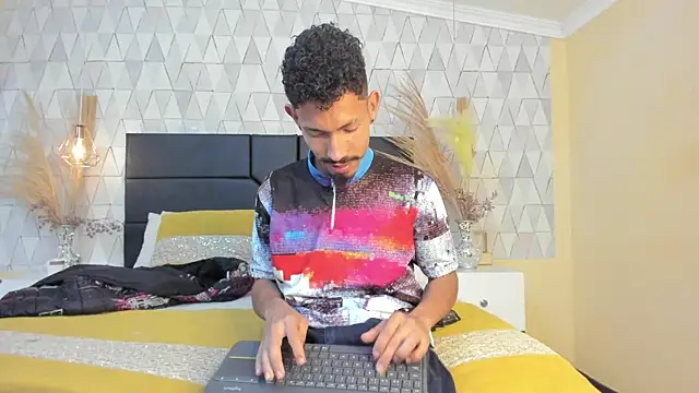 NoaahTylor online show from March 16, 2026, 6:39 am