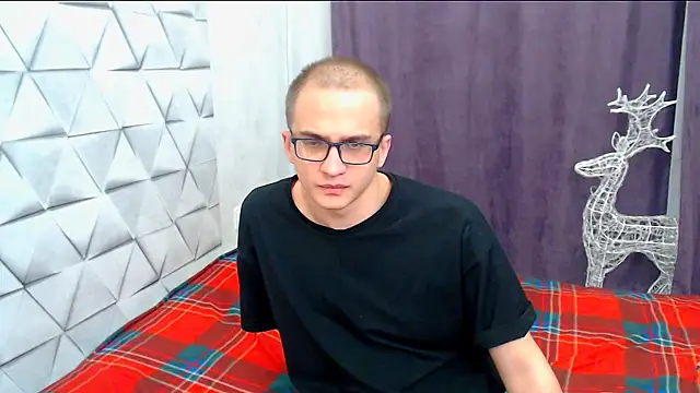 Snapshot of Pure_Aura chatting on March 3, 2026, 6:48 pm Pure Aura online show from March 3, 2026, 6:48 pm