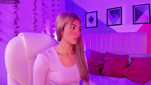 Chris Velvett online show from March 18, 2026, 8:53 pm