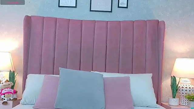 NataliaRivera  online show from June 12, 2026, 11:52 am