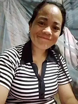 Snapshot of molly-xx chatting on July 18, 2026, 11:35 pm molly-xx online show from July 18, 2026, 11:35 pm