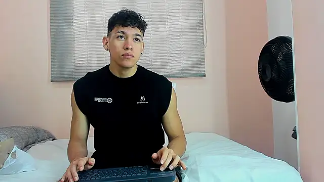 Snapshot of Muscle__Myke chatting on March 3, 2026, 12:23 pm Muscle Myke online show from March 3, 2026, 12:23 pm