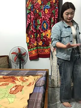 Snapshot of newbaby1 chatting on February 25, 2026, 12:11 am newbaby1 online show from February 25, 2026, 12:11 am