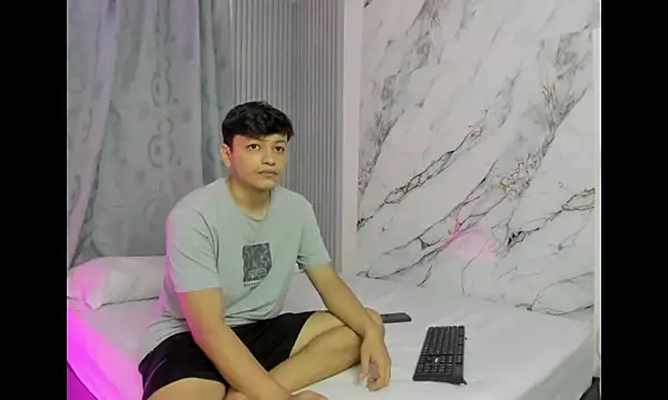 RaiderandRoxie1 online show from February 23, 2026, 11:05 pm