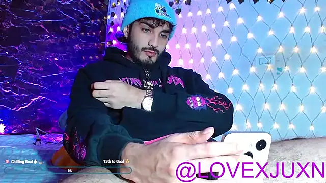LovexJuxn8 online show from May 7, 2026, 12:04 am
