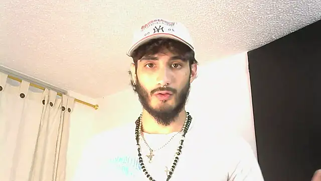 Snapshot of LovexJuxn8 chatting on February 13, 2026, 7:47 pm LovexJuxn8 online show from February 13, 2026, 7:47 pm