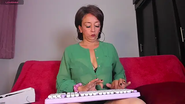 Beatricez1 online show from May 20, 2026, 4:42 am
