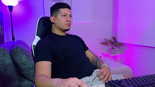 Snapshot of _robertobaggioo chatting on July 31, 2026, 12:26 pm robertobaggioo online show from July 31, 2026, 12:26 pm