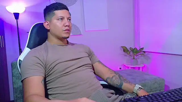 Snapshot of _robertobaggioo chatting on July 20, 2026, 12:40 pm robertobaggioo online show from July 20, 2026, 12:40 pm