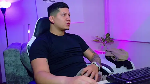 Snapshot of _robertobaggioo chatting on July 23, 2026, 12:35 pm robertobaggioo online show from July 23, 2026, 12:35 pm