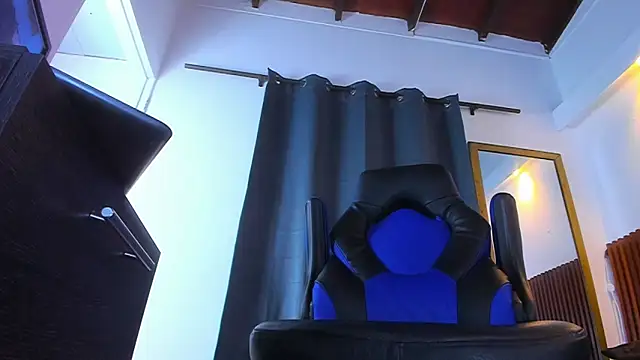 Max hotlatin2 online show from February 14, 2026, 4:51 pm