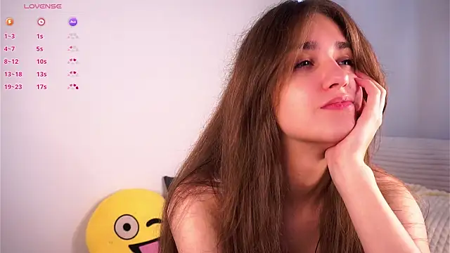ClarineCasebolt online show from July 17, 2026, 1:25 am