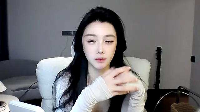 MedeLineayr online show from April 12, 2026, 1:58 pm