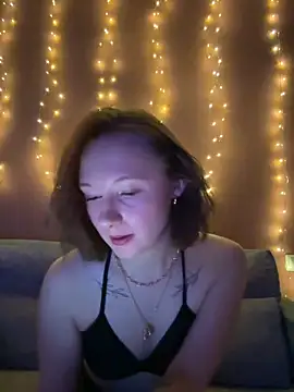 Snapshot of AlinaFoxyy chatting on February 18, 2026, 6:04 pm AlinaFoxyy online show from February 18, 2026, 6:04 pm