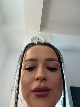 Katty Pery online show from May 21, 2026, 2:03 pm