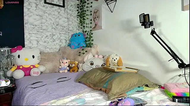 Yiyii online show from June 25, 2026, 12:43 pm