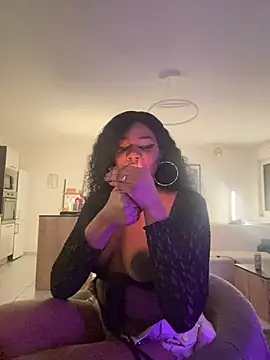 Snapshot of Blackrubiss chatting on February 16, 2026, 9:02 pm Blackrubiss online show from February 16, 2026, 9:02 pm