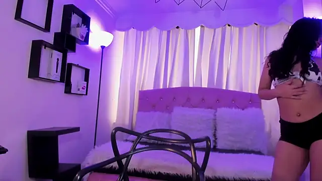 Aurora Ellis  online show from April 13, 2026, 2:10 pm