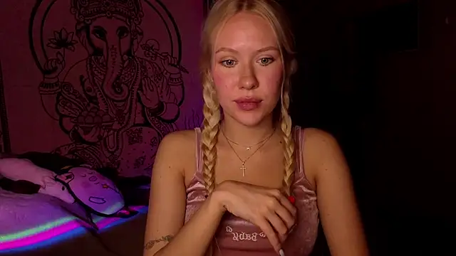 Snapshot of pureeangel chatting on February 18, 2026, 6:48 pm pureeangel online show from February 18, 2026, 6:48 pm