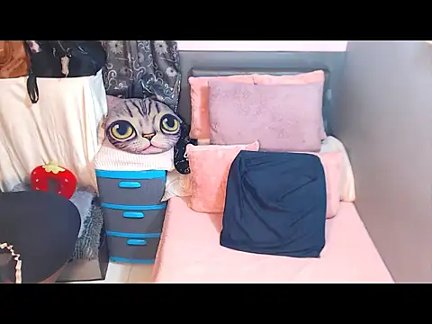 alanalaurent15 online show from April 10, 2026, 8:43 am