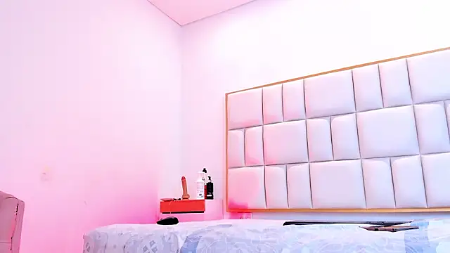 Snapshot of Violetta-foxx chatting on February 23, 2026, 7:14 pm Violetta-foxx online show from February 23, 2026, 7:14 pm