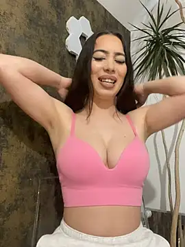 I amSis online show from April 8, 2026, 11:22 am