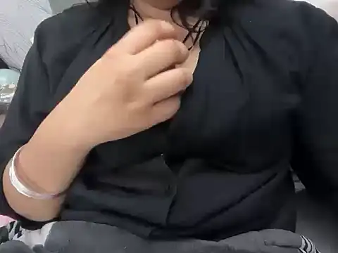 Snapshot of hugeindiantitties chatting on February 25, 2026, 3:29 am hugeindiantitties online show from February 25, 2026, 3:29 am