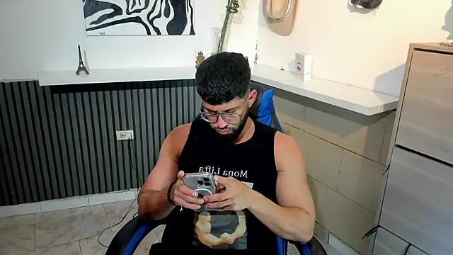 Snapshot of BENEDIICK chatting on February 27, 2026, 8:52 pm BENEDIICK online show from February 27, 2026, 8:52 pm