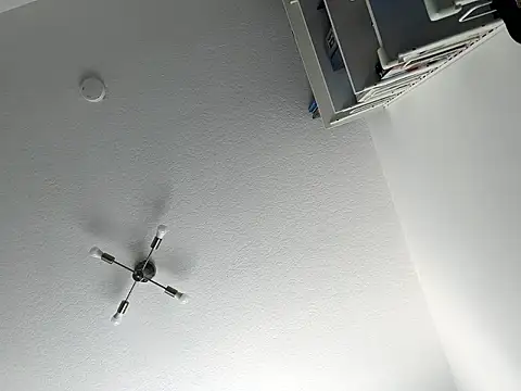 awesomemilkss online show from April 16, 2026, 9:37 pm