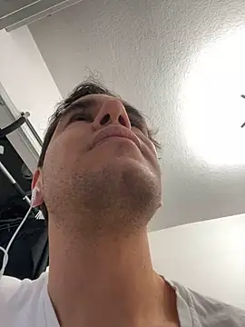 awesomemilkss online show from March 21, 2026, 12:12 am