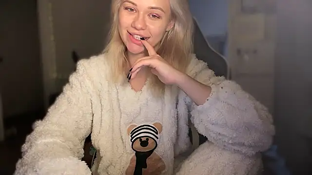 Leylia Lily online show from March 13, 2026, 9:03 am