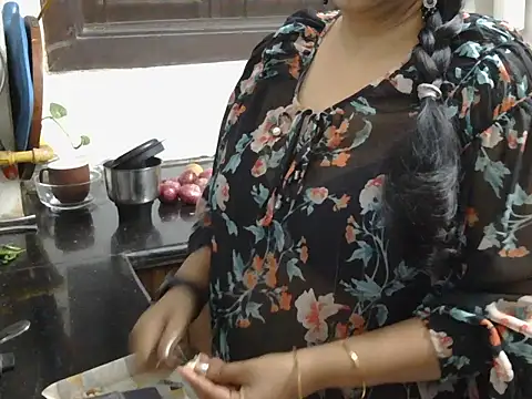 Hot Sonniyaa online show from February 20, 2026, 8:38 am