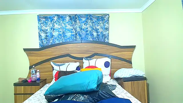 Queenxxxjesy online show from March 16, 2026, 4:09 am