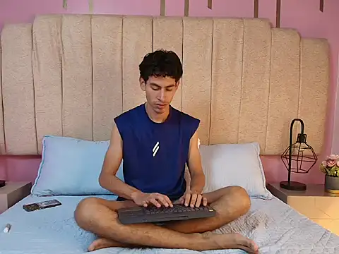 Snapshot of skinny_jean_ chatting on February 26, 2026, 8:31 pm skinny jean online show from February 26, 2026, 8:31 pm