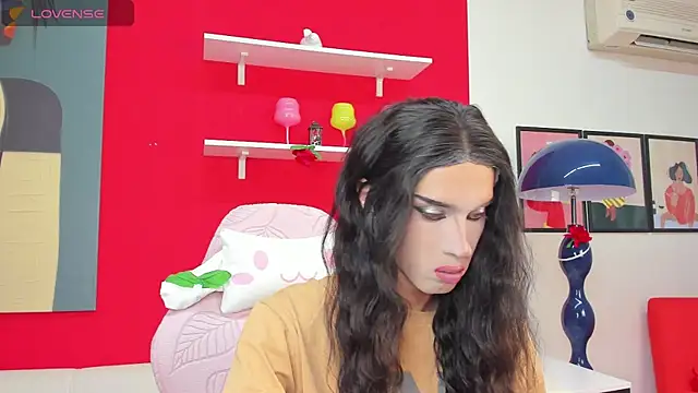 MadisonEsprit online show from April 7, 2026, 3:08 am