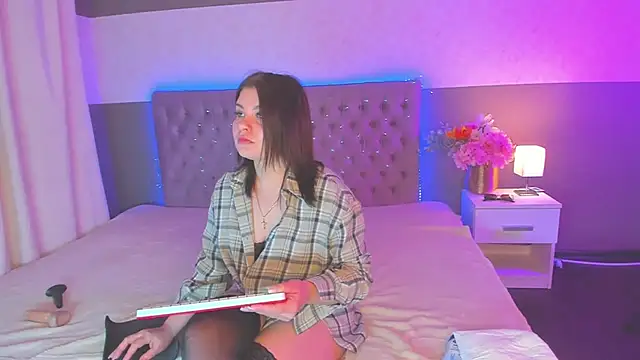 AmandaHoppe online show from April 2, 2026, 5:03 am