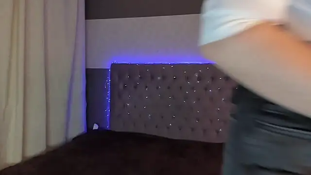 Snapshot of AmandaHoppe chatting on February 24, 2026, 9:21 am AmandaHoppe online show from February 24, 2026, 9:21 am