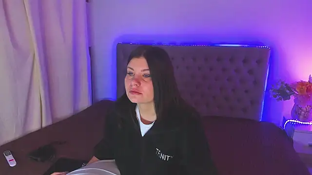 AmandaHoppe online show from July 11, 2026, 4:02 am