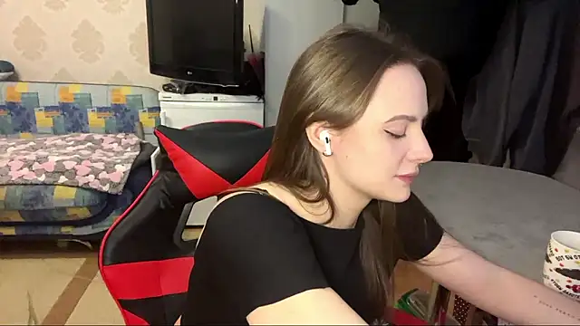 KelliLuepke online show from February 15, 2026, 3:22 pm