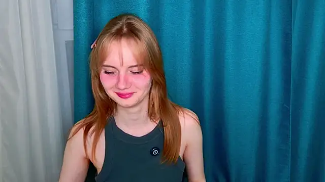 ElfieWhite online show from July 28, 2026, 11:37 pm