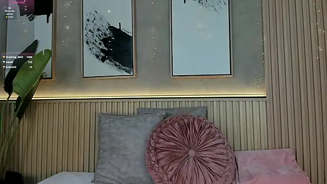 Aurora Cruz online show from April 6, 2026, 7:26 pm