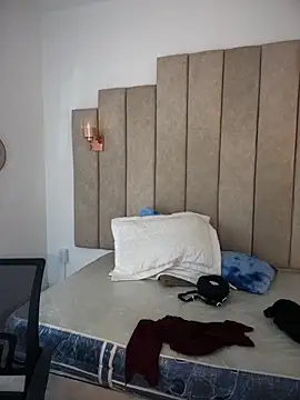 rashaaa  online show from April 17, 2026, 4:04 am