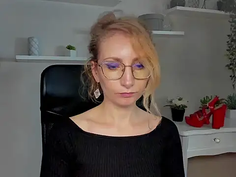 CinderellaMoon online show from February 26, 2026, 6:24 am