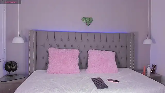 angelina honey  online show from March 16, 2026, 4:20 am