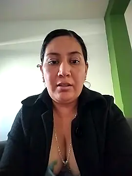 Snapshot of Arely_Sweet chatting on February 16, 2026, 9:45 pm Arely Sweet online show from February 16, 2026, 9:45 pm