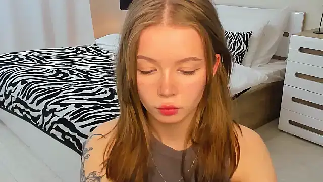 Snapshot of Violetta__Dreams chatting on May 2, 2026, 11:15 am Violetta Dreams online show from May 2, 2026, 11:15 am