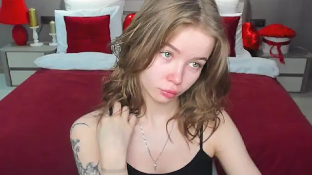 Snapshot of Violetta__Dreams chatting on February 24, 2026, 4:35 am Violetta Dreams online show from February 24, 2026, 4:35 am